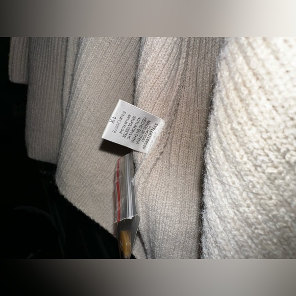 Women’s Jacket - Picture 9 of 12